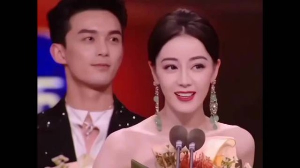 迪丽热巴微博之夜获奖发言回顾！这就是巴粉们努力抢票的意义！