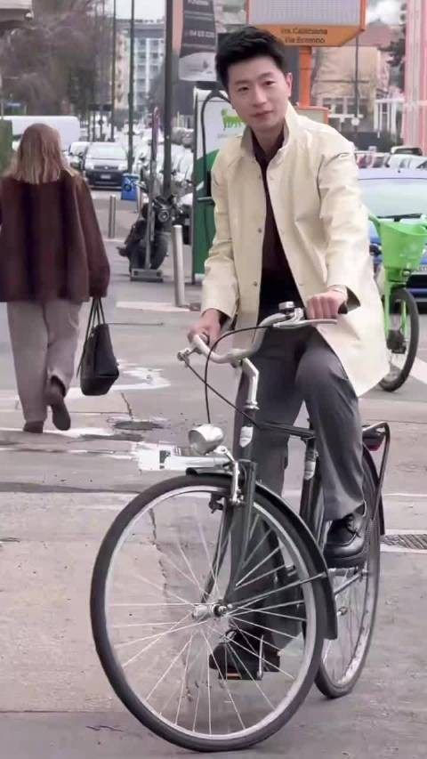 龙队骑着二八大杠来了，有没有感觉很亲切