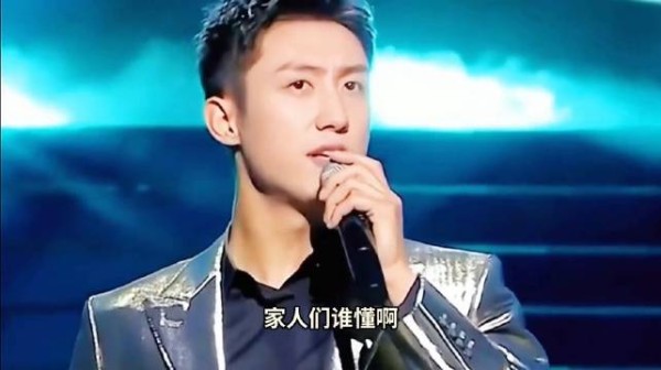 黄景瑜全开麦硬汉式演绎《爱如潮水》，荷尔蒙拉满反差萌鲜活