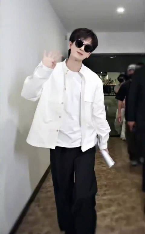 腰腹带胯,步履生风 成毅的王权富贵,每一步都精准踩在心巴上,直接鲨疯了!