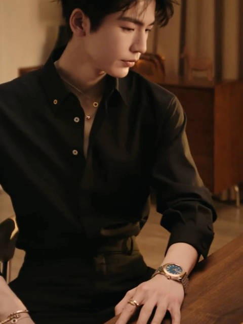 张凌赫宝格丽新春物料