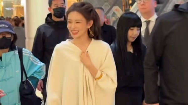 千金公主下班了下班啦@程潇 深圳周大福路透