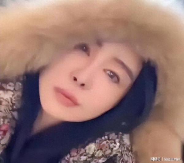 59岁王祖贤抖音首秀爆火,一笑封神魅力不减,青春回来了!