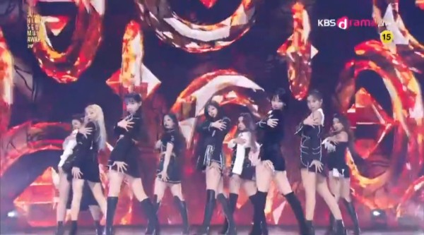 四年前的今天(210131),TWICE 带来的现场舞台