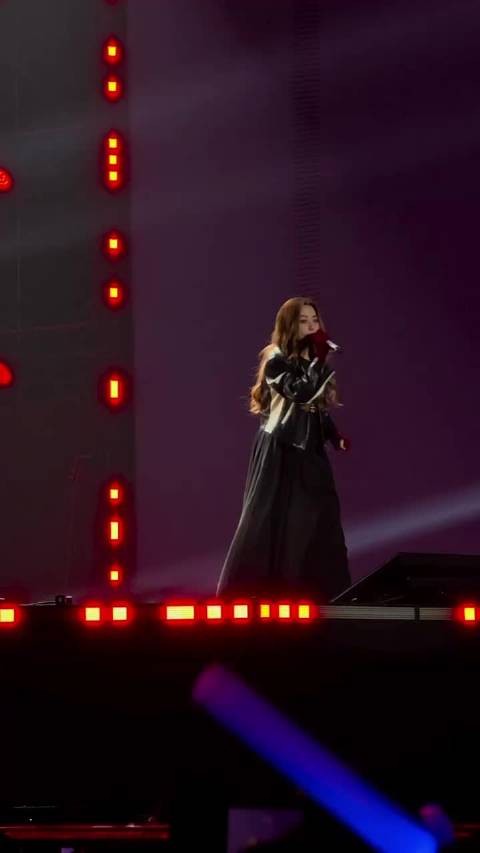 这才是真女王,张靓颖出场修音响了