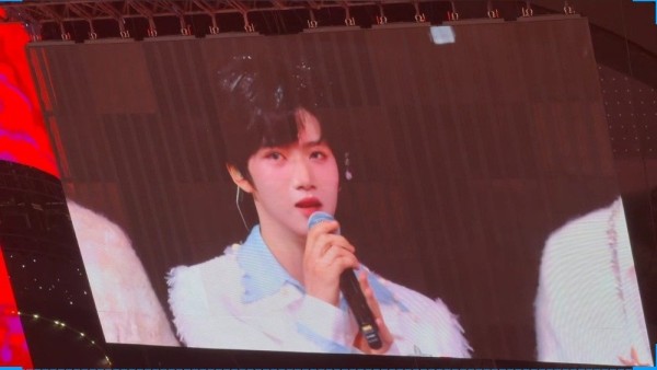 张函瑞因为舞台小故障,和大家说对不起 好真诚的函瑞哭了张函瑞talk哭了