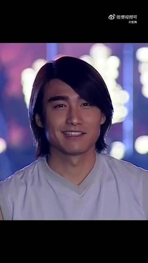 胡兵23年容颜未改亮相春晚，自律与骨相成就时光传奇