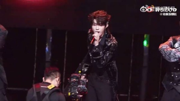 《死了都要爱》舞台跪着飙高音，太好听了！