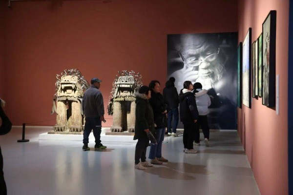 在“今日海上”展览中,走进上海艺术家工作室