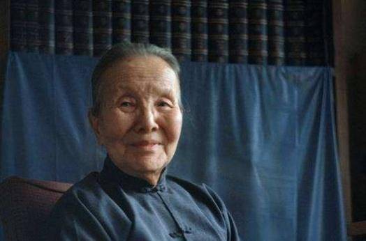 她的作品被苏青和张爱玲嫌弃，墓碑上也写着教子无方，为何？