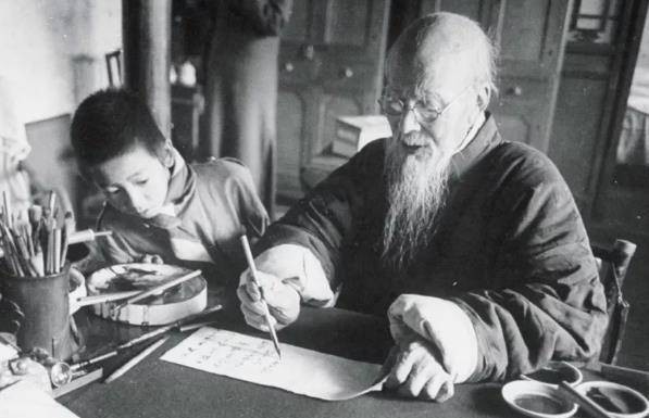 老人画的画没人要，此人说：我要了，多年后卖出3.5亿元，赚大了