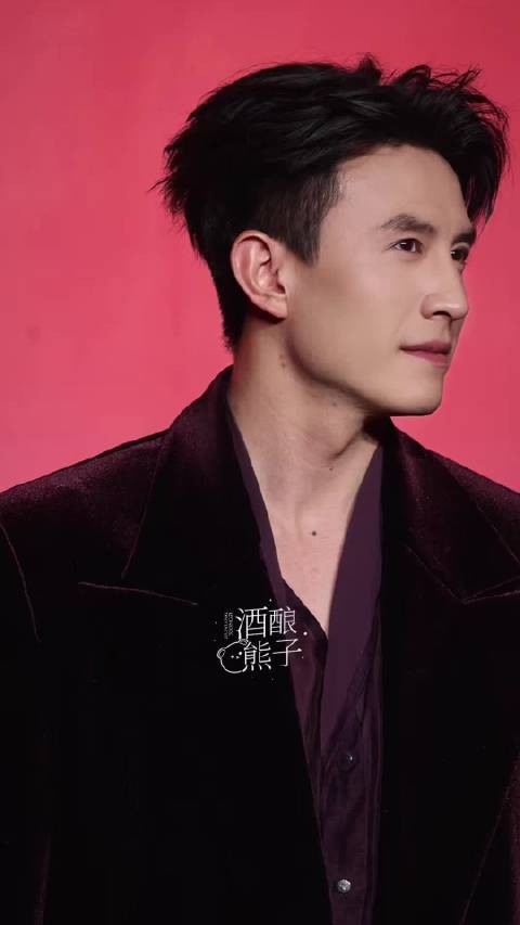 刘萧旭不语，只一味比大拇指，帅啊刘哥