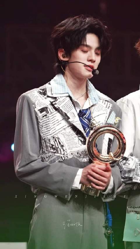 荣耀之战全员落泪，苏新皓张函瑞左航张桂源童禹坤泪洒舞台