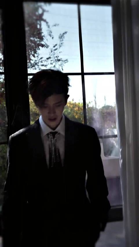 任嘉伦带这个发型前世界太完美了，真的好帅