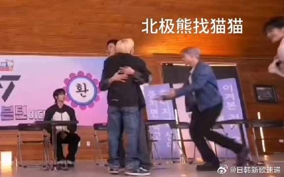 大吃一口率八,两个小可爱