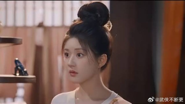 主角光环起作用了，老板听了她的故事愿意借了