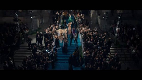 《穿普拉达的女王2》发新预告，原班人马回归5月1日北美上映