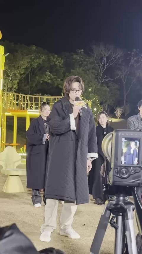 汪铎周五晚高疯发布会献唱引热议