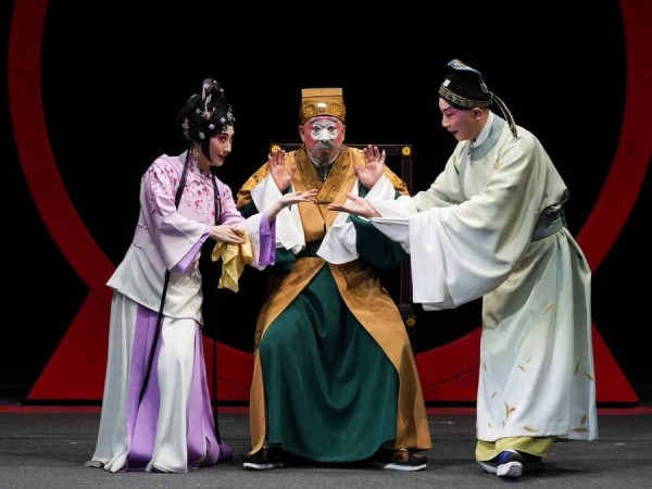 当京剧遇上小剧场：丑角逆袭C位，青衣跨界花旦