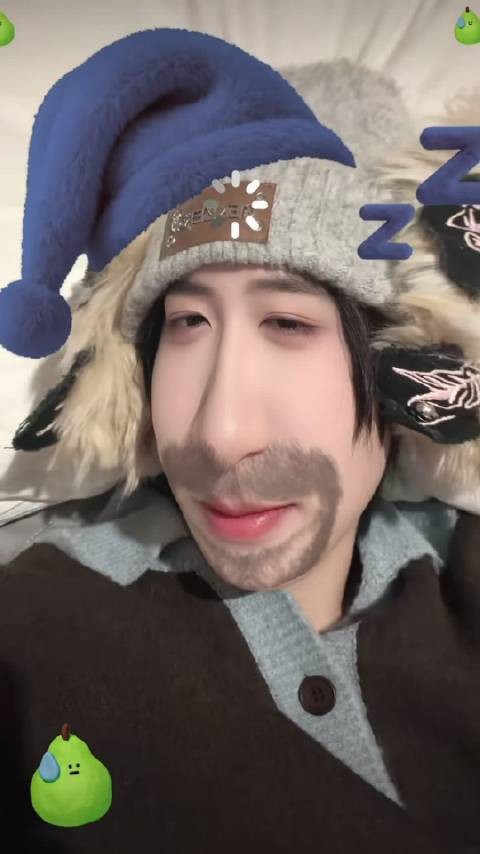 小贺哥哥又抽象了 刚起床变胡子大叔