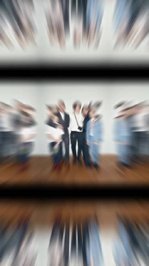 贝克汉姆夫妇深邃五官致三子长相引关注