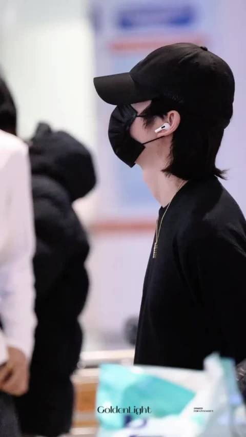 林孝埈荷兰世锦赛夺金后回国，助力中国队获冬奥满额资格