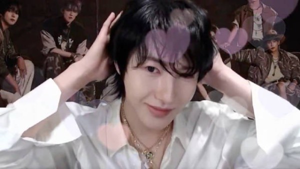 黄仁俊签售表演笔消失魔术引粉丝赞叹