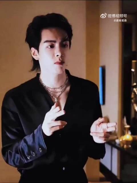 曾舜晞寒风中敬业拍摄称不冻死就行