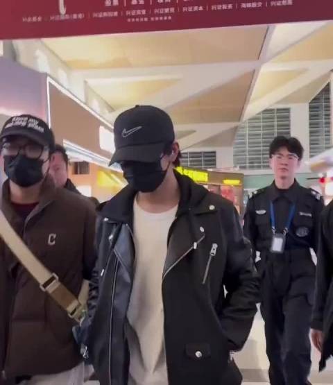 北京机场路透刷屏！多位艺人陆续抵达，状态在线颜值抗打，这波星光盛宴太惊喜
