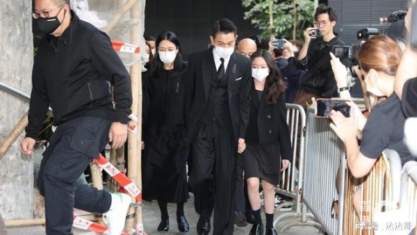 刘德华老婆朱丽蒨生图流出近况曝光 打扮朴素依然亮眼状态惊人