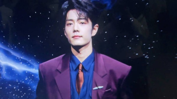 肖战一来周围人都开始拍转播屏幕哈哈