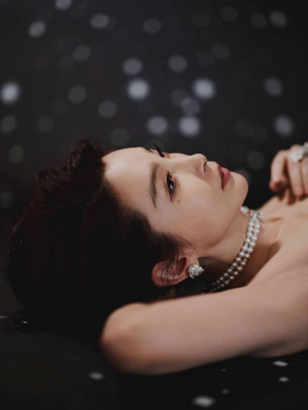 李冰冰穿黑丝绒礼服优雅高贵