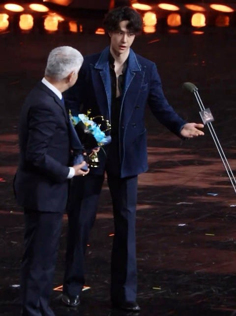 这个细节！王一博的应变能力和情商我给满分