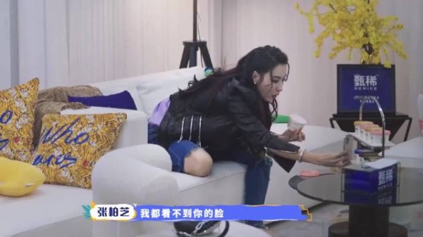 谢霆锋打电话问张柏芝：还有钱用吗？儿子的一句话，暴露生活现状