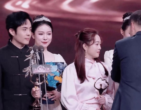 王星携女友嘉嘉微博之夜合体，亲述跨国救援：反诈真的刻不容缓