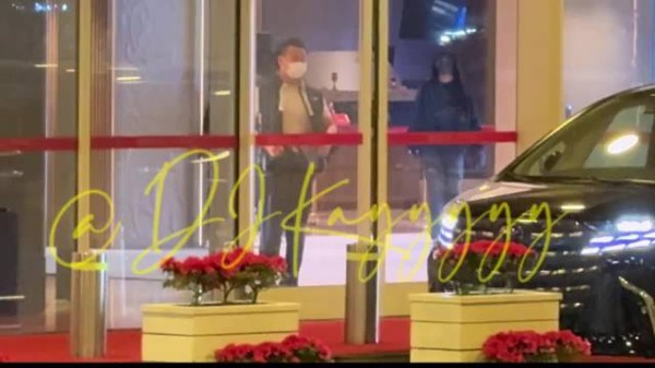 肖战2026年机场接机引发粉丝狂热