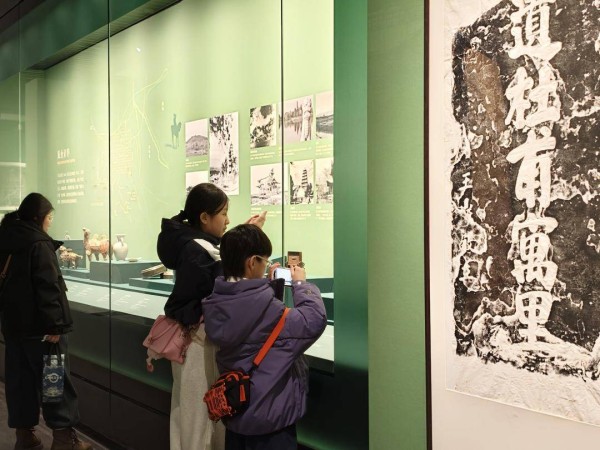 全国首个杜甫行踪遗迹主题文物展开启 在草堂体会“诗圣”人生足迹