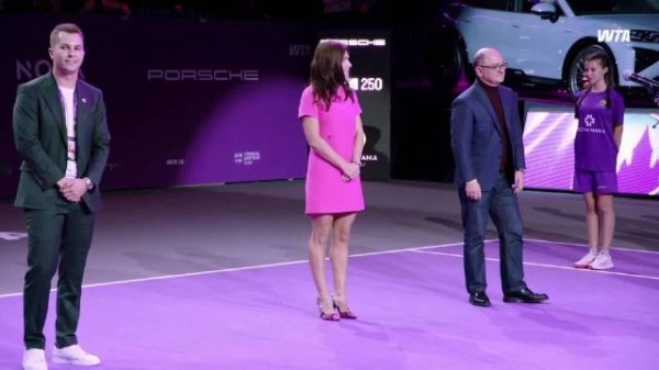 哈勒普担任克卢日站推广大使，为科斯蒂亚颁奖