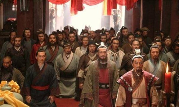 水浒中十大步战高手，武松没进前三，第一与卢俊义难分胜负