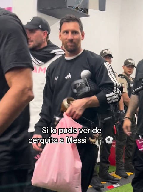 辛苦啦回家好好休息吧 后面还有好几场客场比赛呢