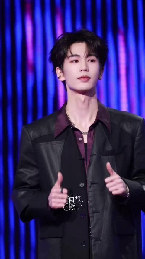 帅成啥了这个张凌赫，电竞男主来的