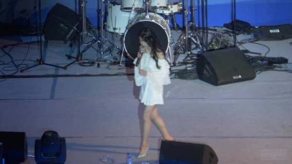 iu李知恩 延世大学名场面，学生们太幸福了