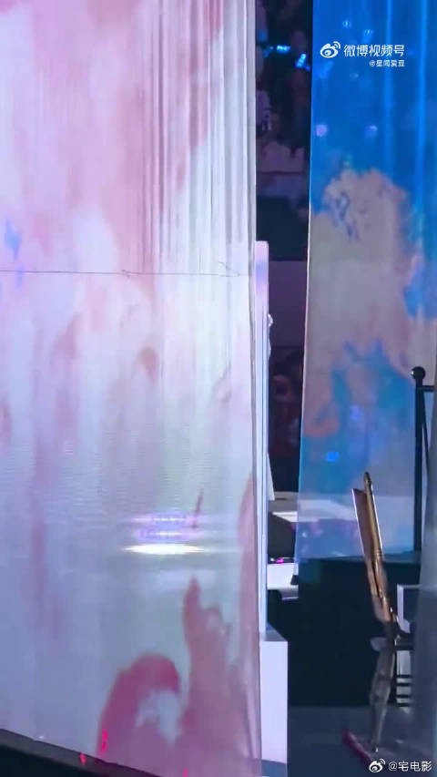 张杰演唱会唱《习惯了》引青春回忆