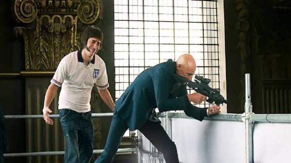 当你知道你失散多年的兄弟成为顶级特工后，你会帮他出任务吗？