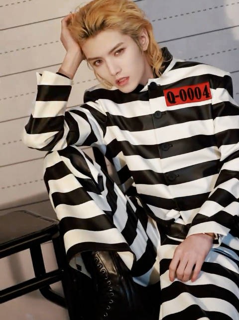 0004帅得不要不要了