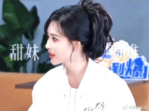 怎么对猫猫笑的这么甜呀