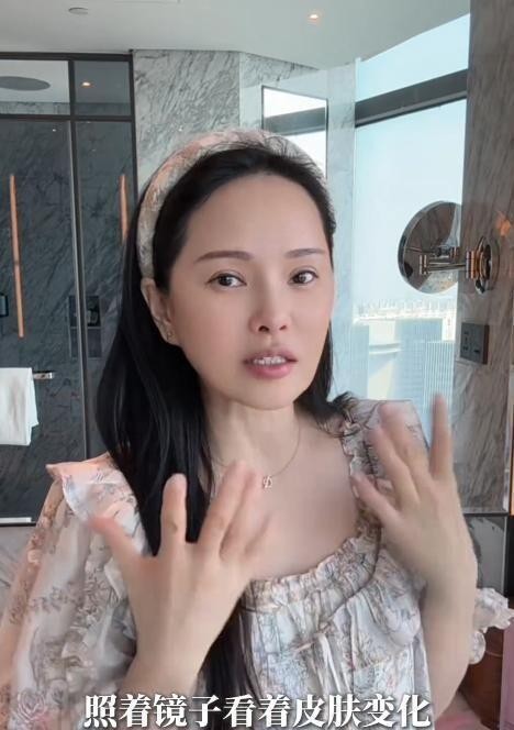 原来我们都被骗了！56岁伊能静真实处境曝光，冯小刚早有预言