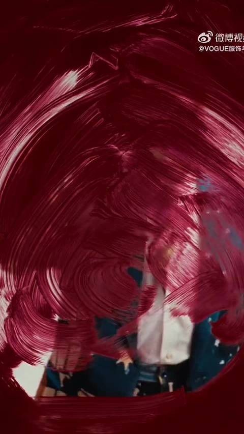 周深红发造型登VOGUEMAN二月封面