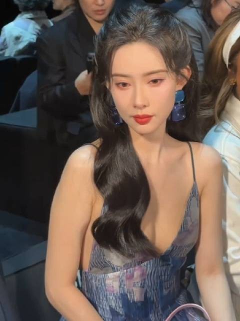 真正的绝色大美女，以前展示的机会太少了 希望孟姐越来越火，物料越来越多