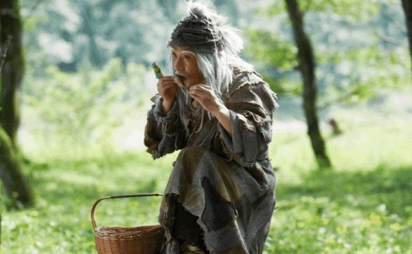 洪七公的师父到底是不是虚竹？其实他师父一出手，答案就被揭晓了